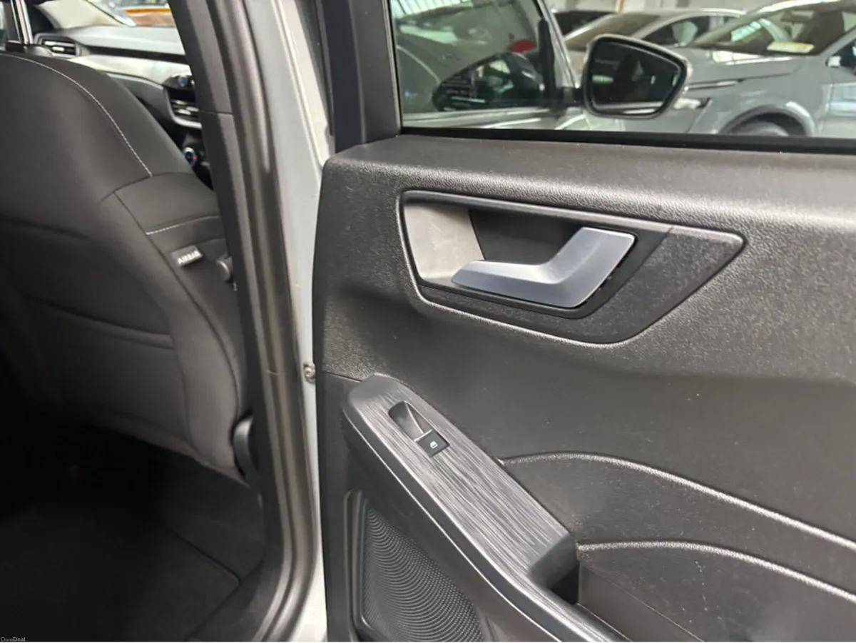 Ford Kuga TITANIUM 2.5 PHEV 225 S6.2 - Image 6