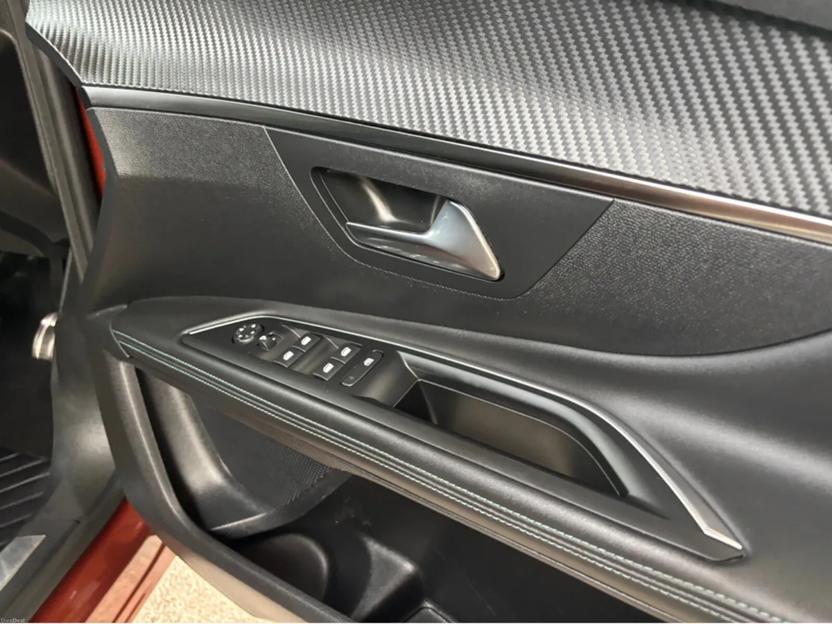 Peugeot 5008 FL ALLURE 1.5 BLUE HDI 13 Auto 7 Seat - Image 5