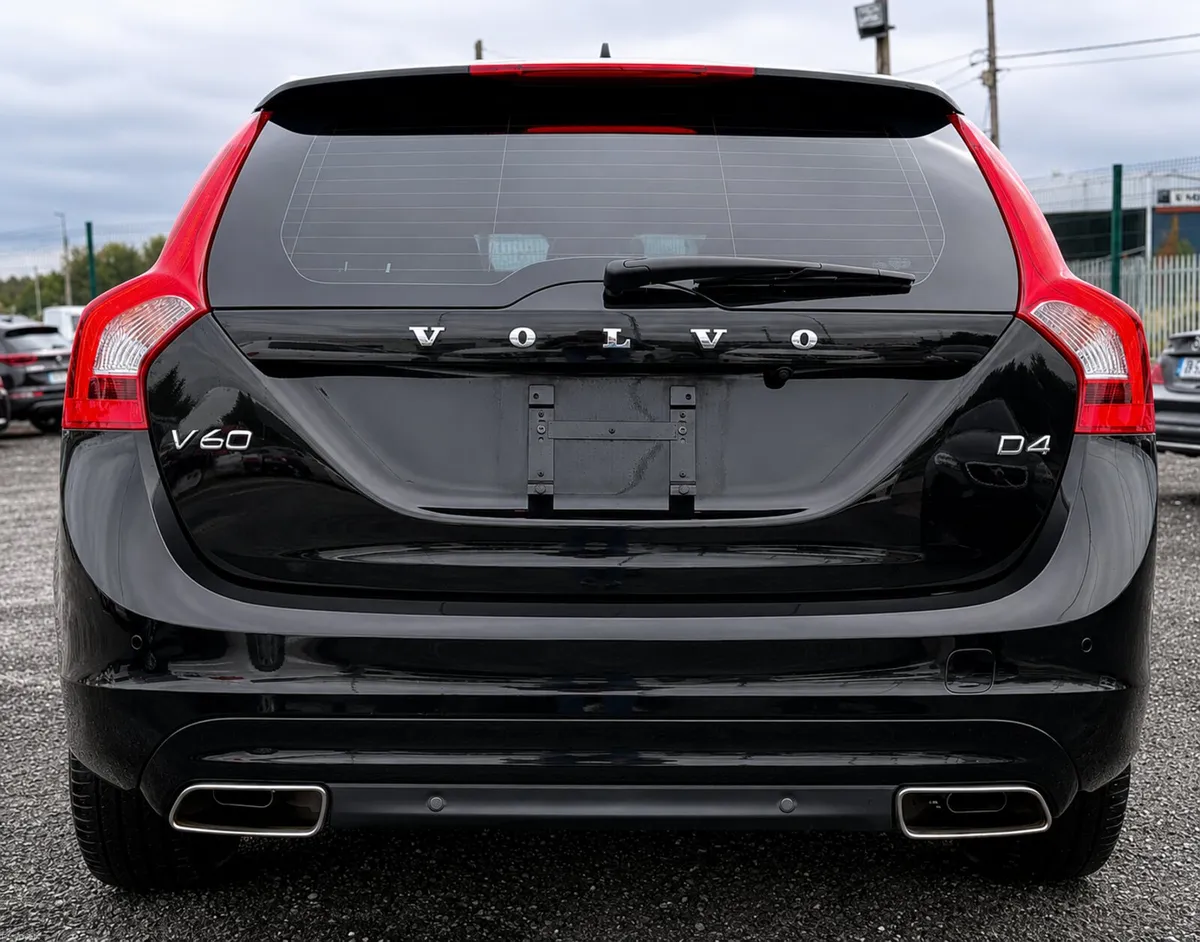 2016 Volvo V60 D4 SE Lux 190HP Automatic - Image 3