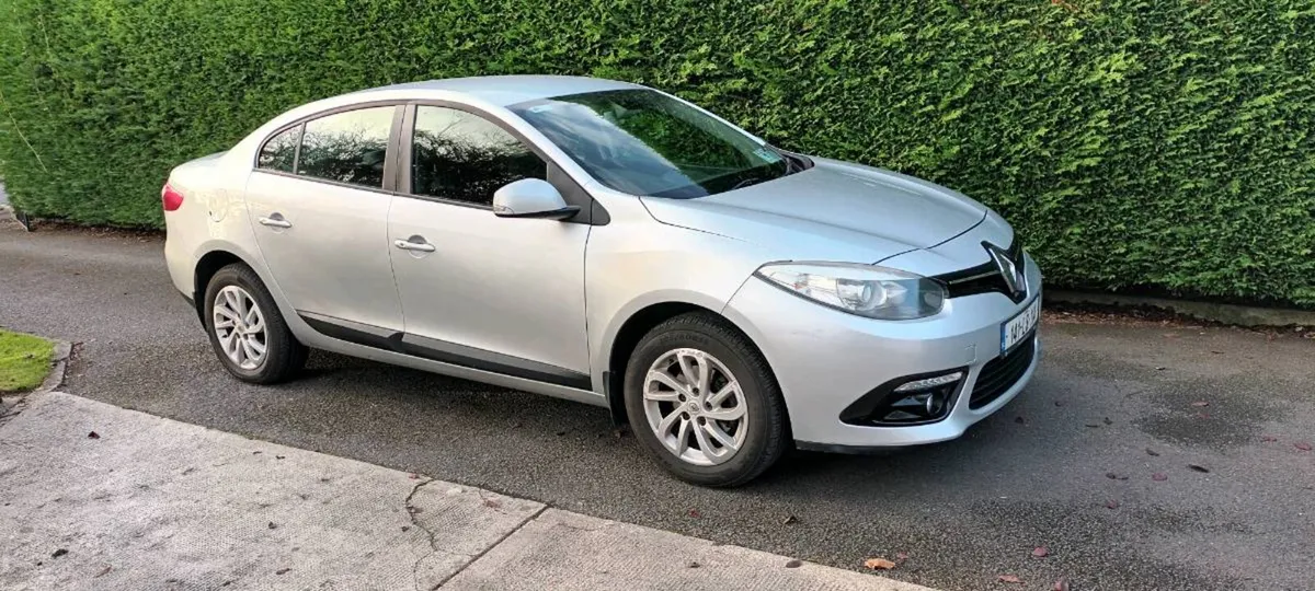 2014 Renault Fluence.NCT & Tax May 27. Only 123 KM - Image 2