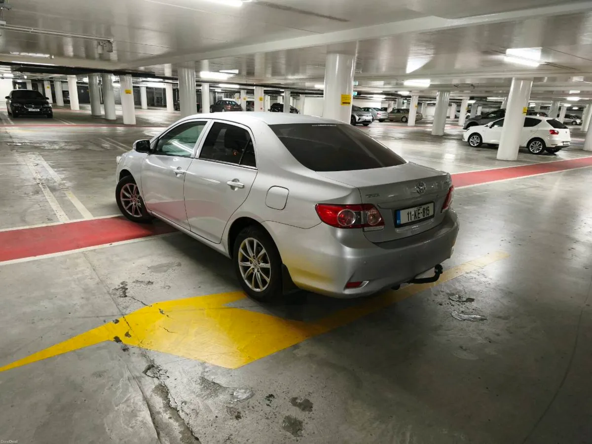 Toyota Corolla very low km - Image 4