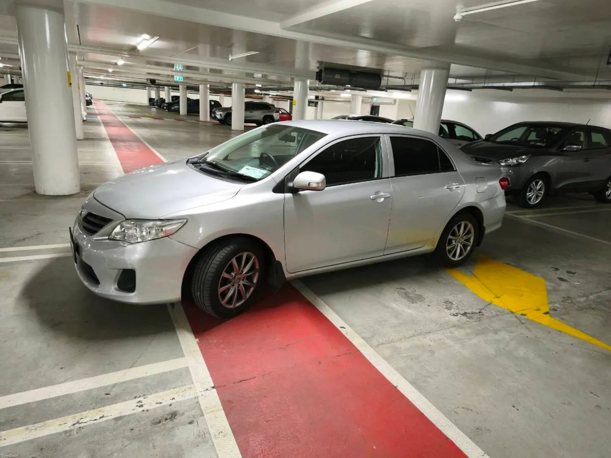Toyota Corolla very low km - Image 3