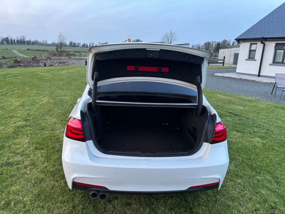 BMW 3-Series 2018 Msport Shadow edition - Image 4