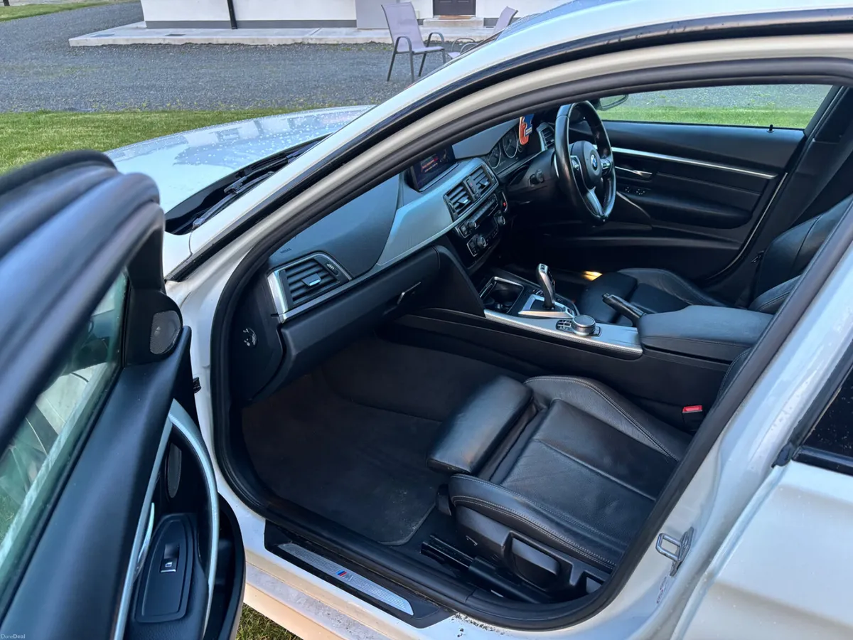 BMW 3-Series 2018 Msport Shadow edition - Image 6