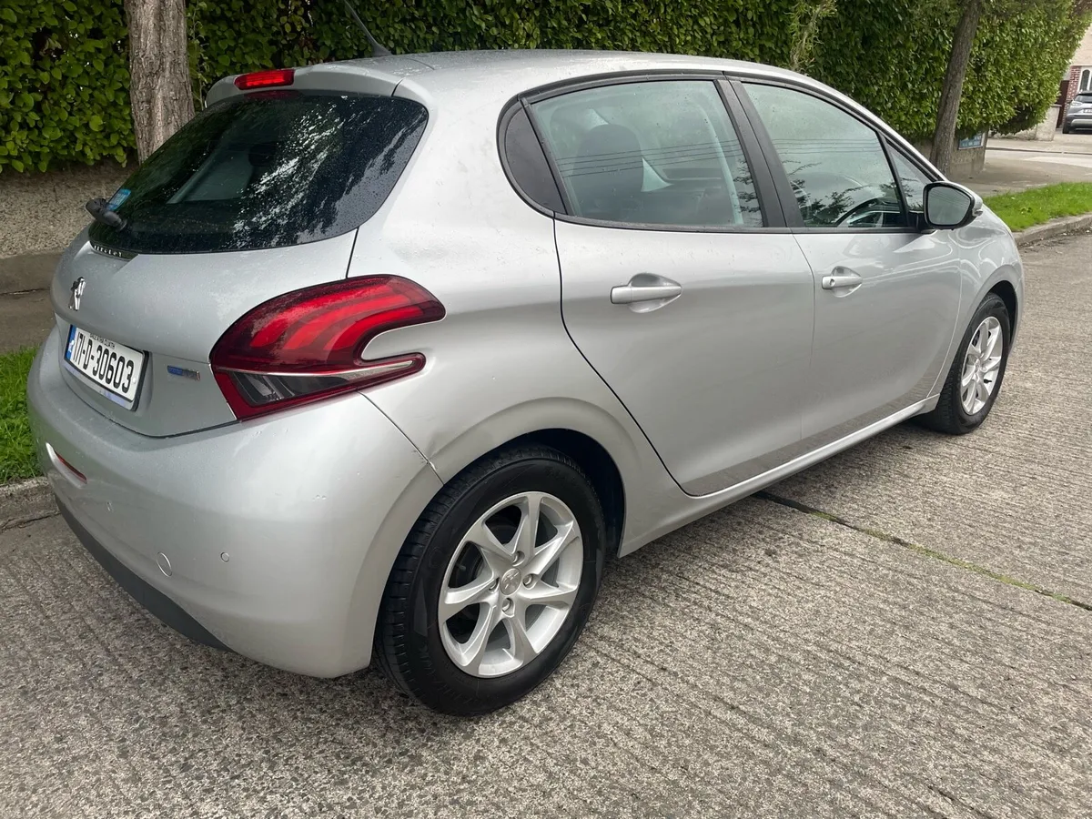 Peugeot 208 - Image 2