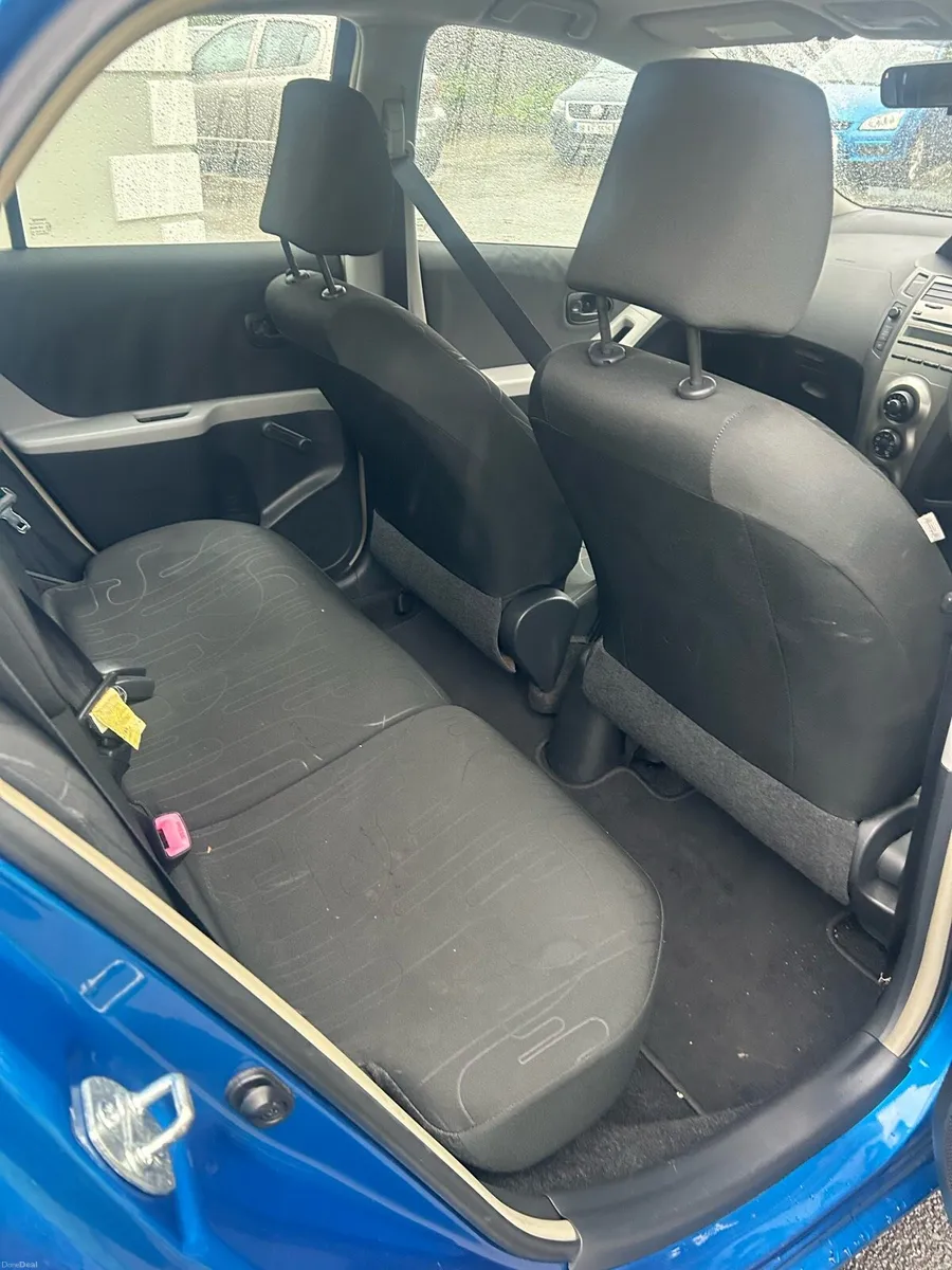For sale 2010 Toyota Yaris 1.0 mint car one owner - Image 5