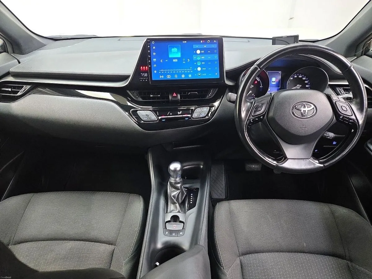 Toyota C-HR 1.8 HYBRID LUNA - Image 3