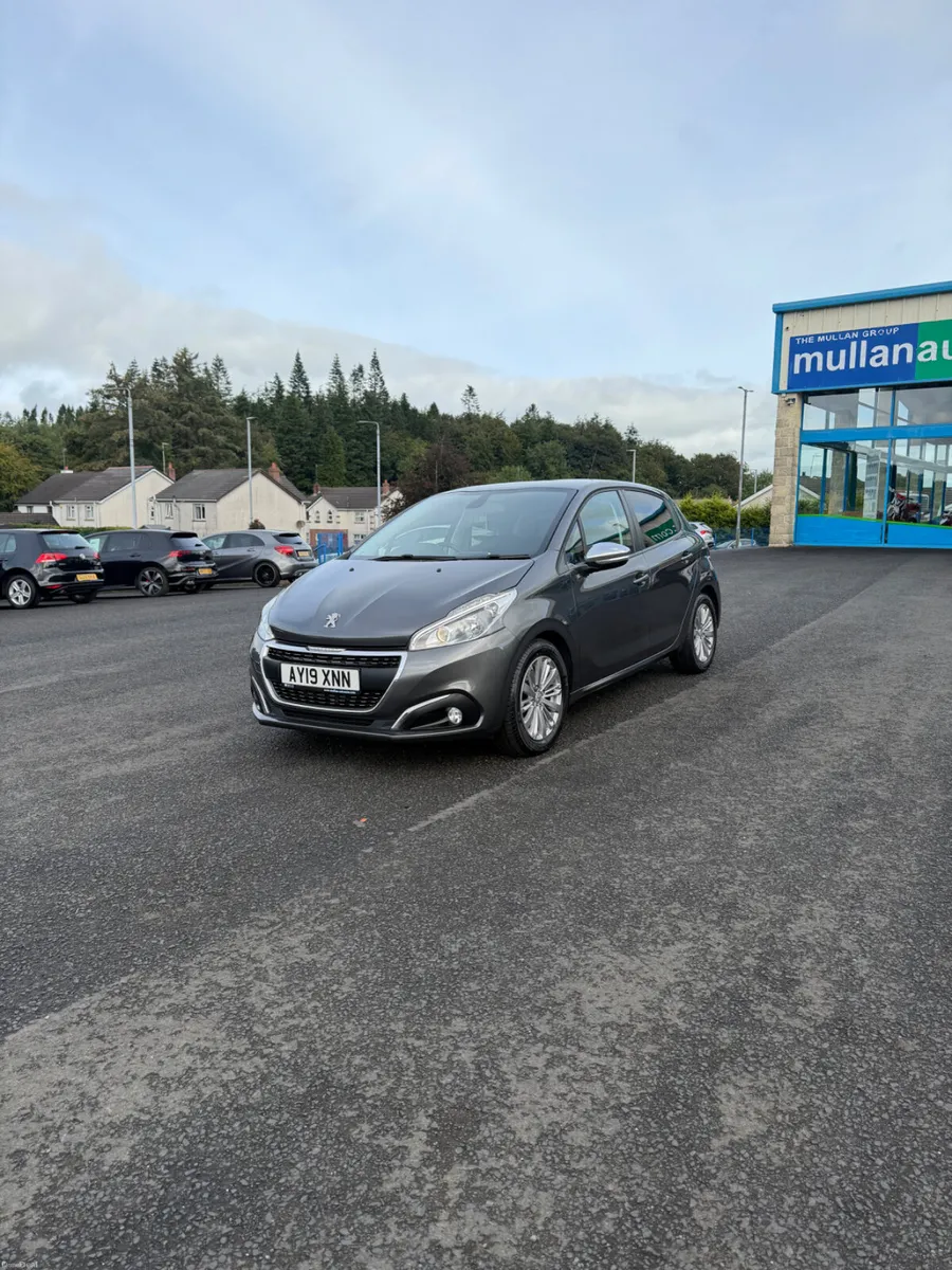 Peugeot 208 1.2 Signature 5/Door - Image 3