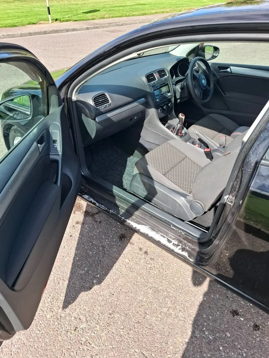 Volkswagen Golf 2010 1.6TDI - Image 6