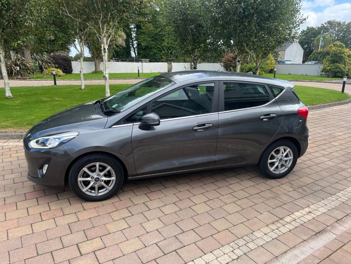 Ford Fiesta 1.1 ZETEC 70PS 5DR - Image 4