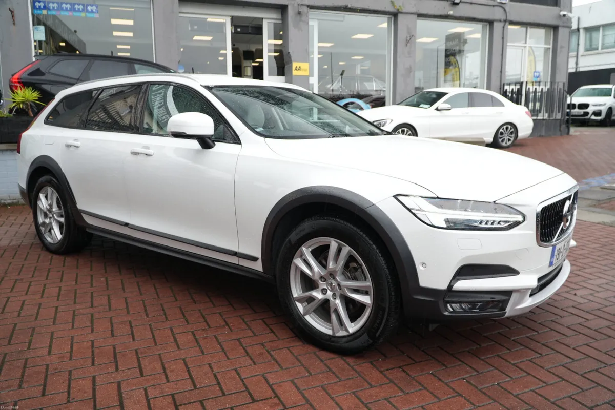 2019 VOLVO V90 CROSS COUNTRY AWD D4 - Image 2