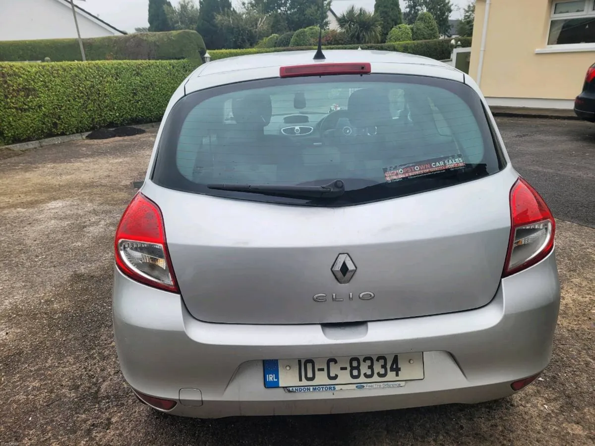 Renault Clio 2010 - Image 2