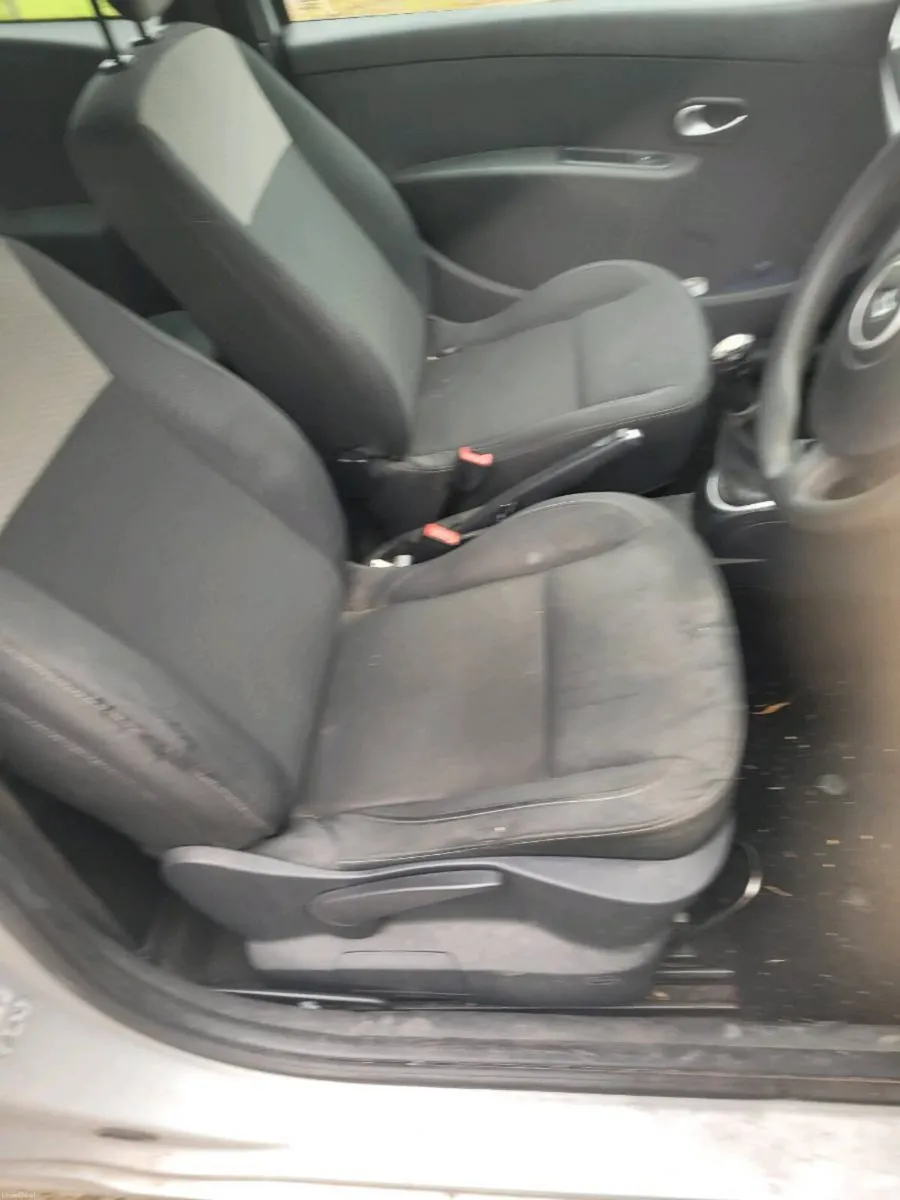 Renault Clio 2010 - Image 6