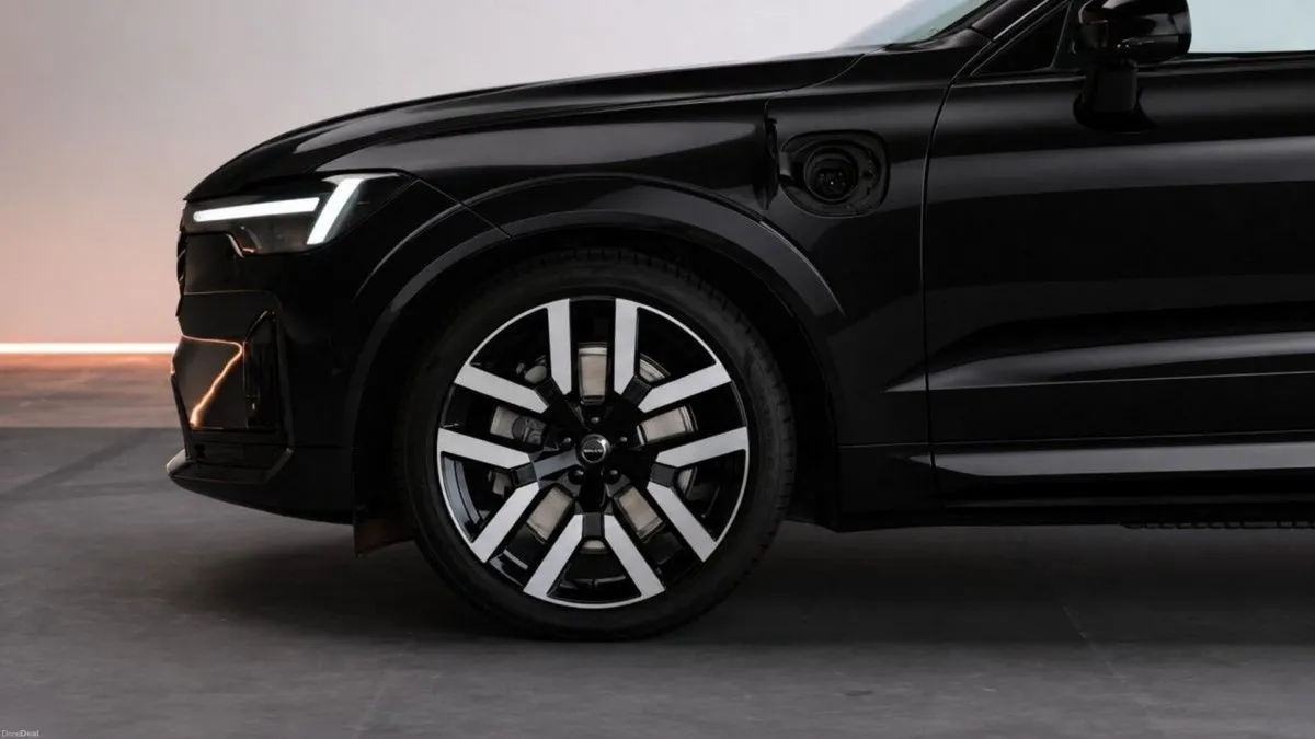 Volvo XC60 200 KM OF ELECTRIC RANGE  THE NEW VOLVO - Image 4