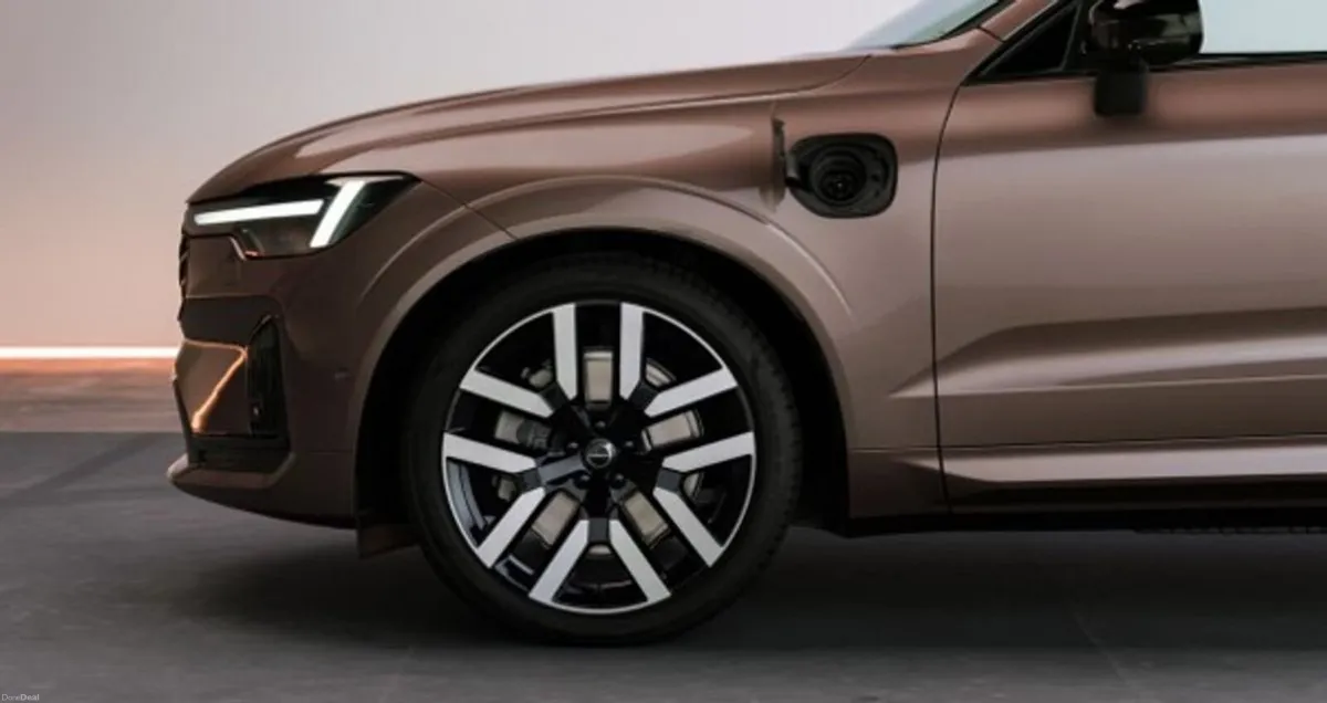 Volvo XC60 200 KM OF ELECTRIC RANGE  THE NEW VOLVO - Image 4