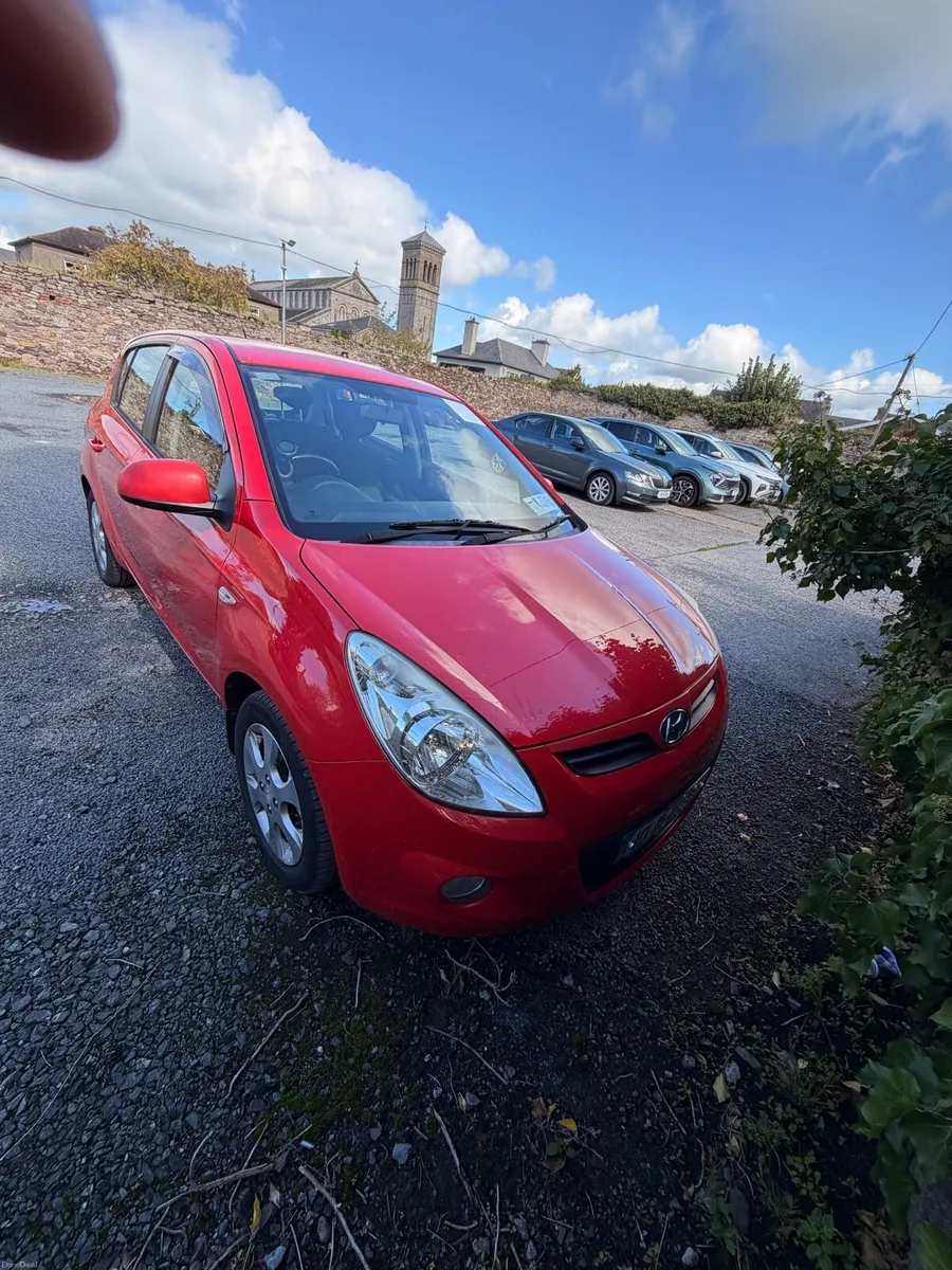 Hyundai i20 Petrol with fresh NCT - Image 1