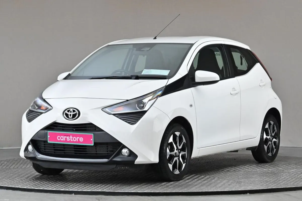 Toyota Aygo 1.0 VVT-i X-PLAY X-SHIFT **REVERSE CAM - Image 3