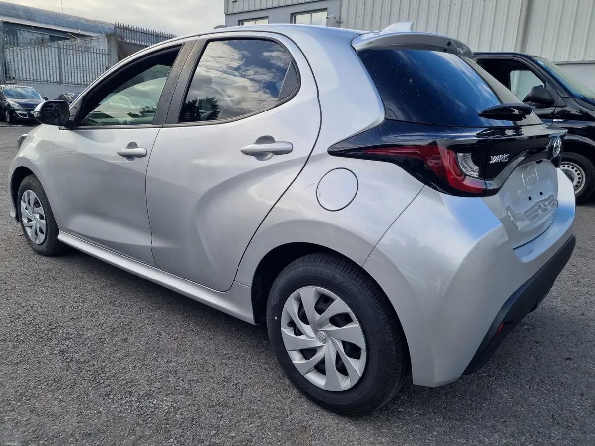Toyota Yaris Hybrid Auto |91692km - Image 5