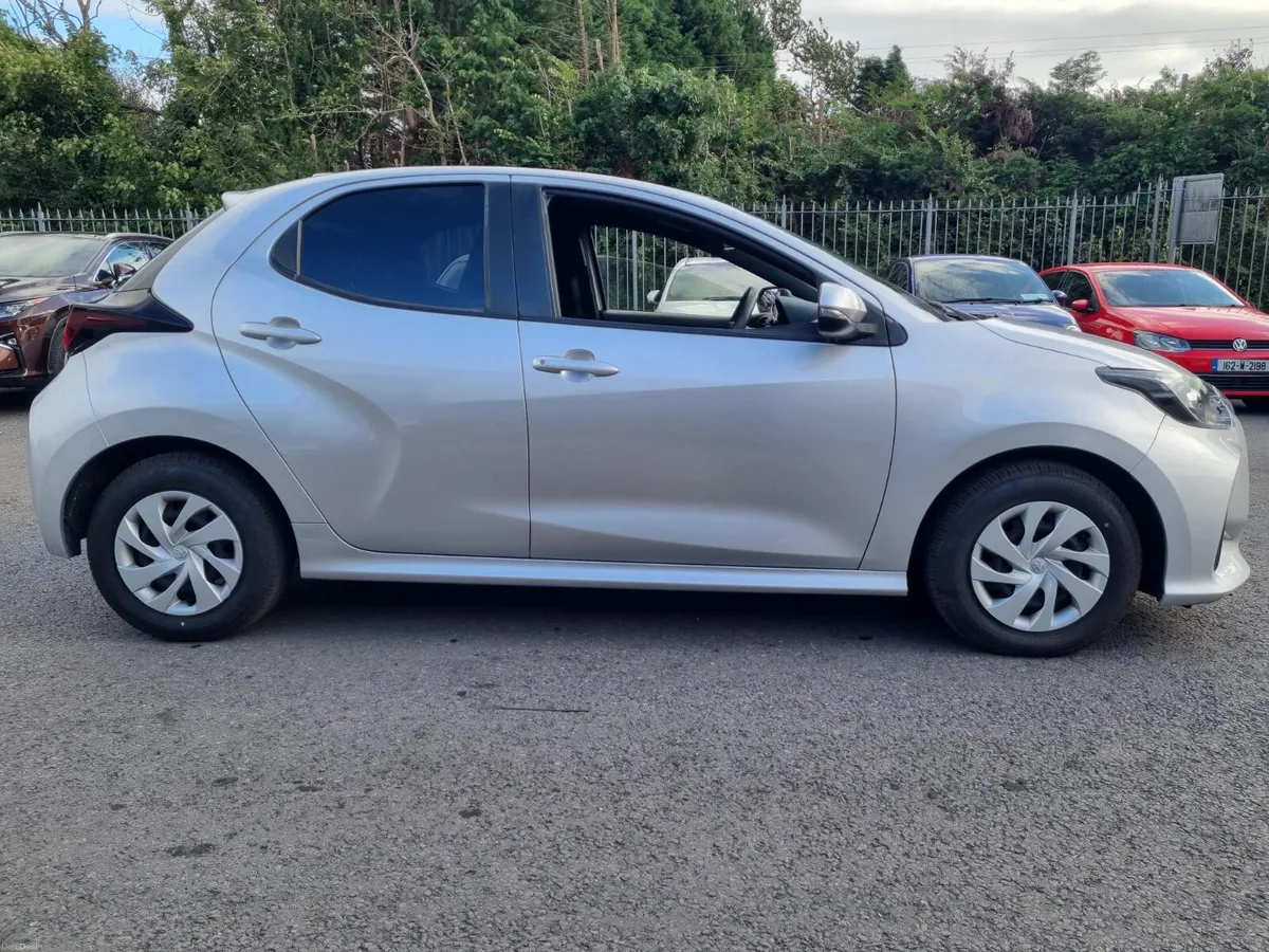 Toyota Yaris Hybrid Auto |91692km - Image 2