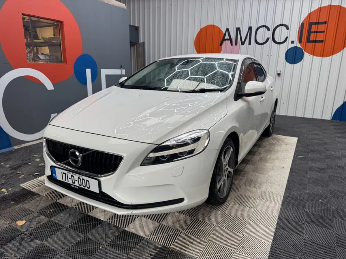 Volvo V40 2017 VOLVO V40 D4 MOMENTUM 2.0 AUTOMATIC - Image 6