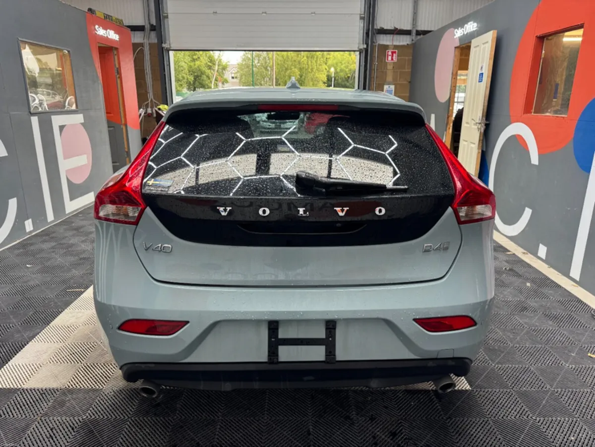 Volvo V40 2017 VOLVO V40 D4 INSCRIPTION 2.0 AUTOMA - Image 4