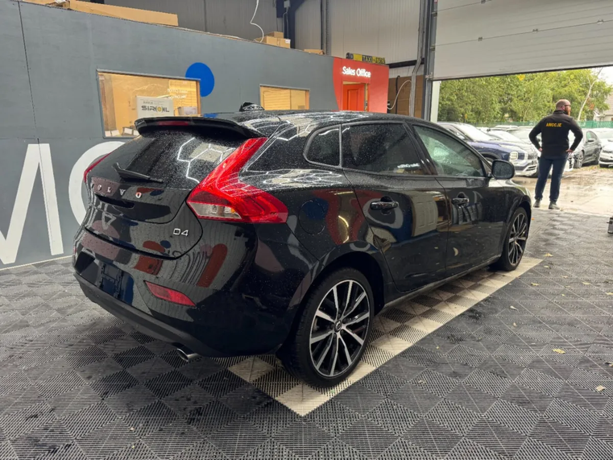 Volvo V40 2017 VOLVO V40 D4 DYNAMIC EDITION 2.0 2. - Image 3