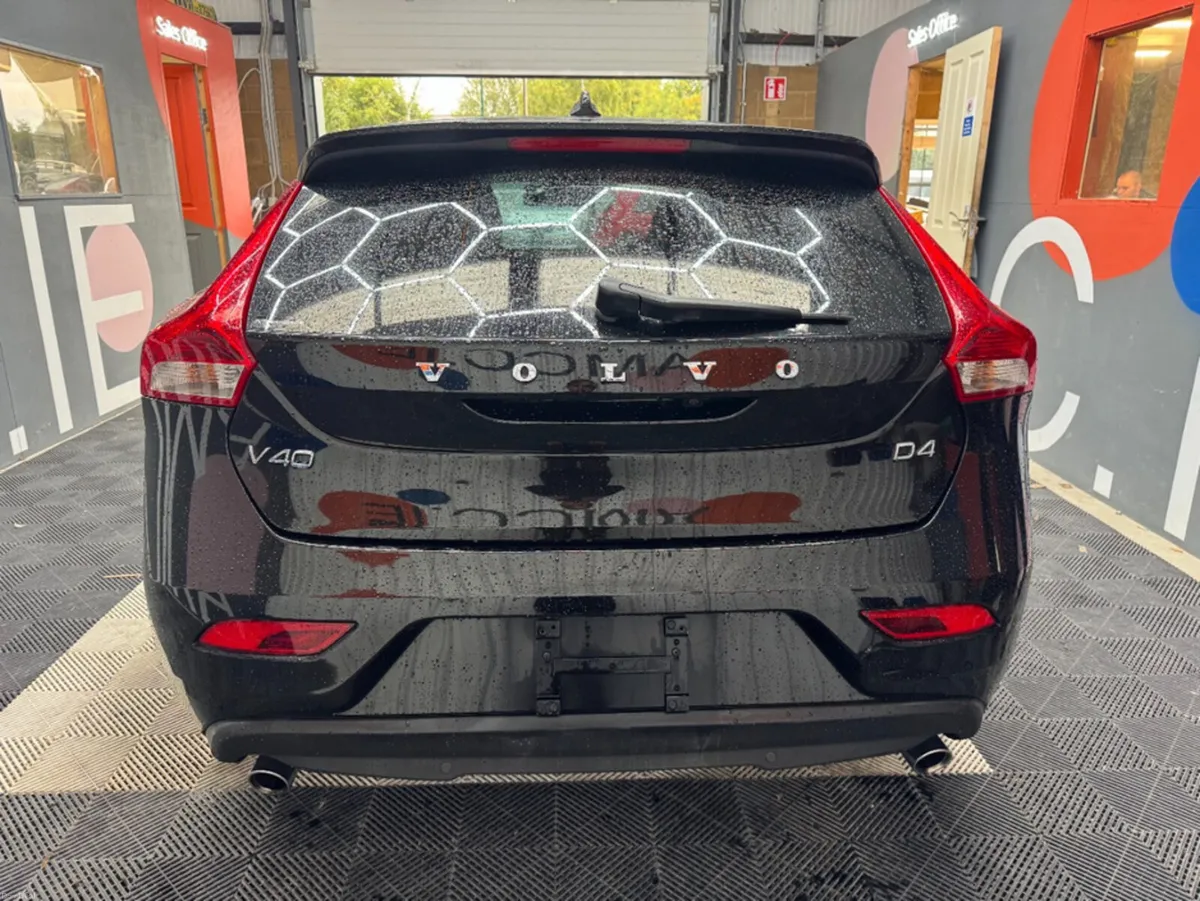 Volvo V40 2017 VOLVO V40 D4 DYNAMIC EDITION 2.0 2. - Image 4