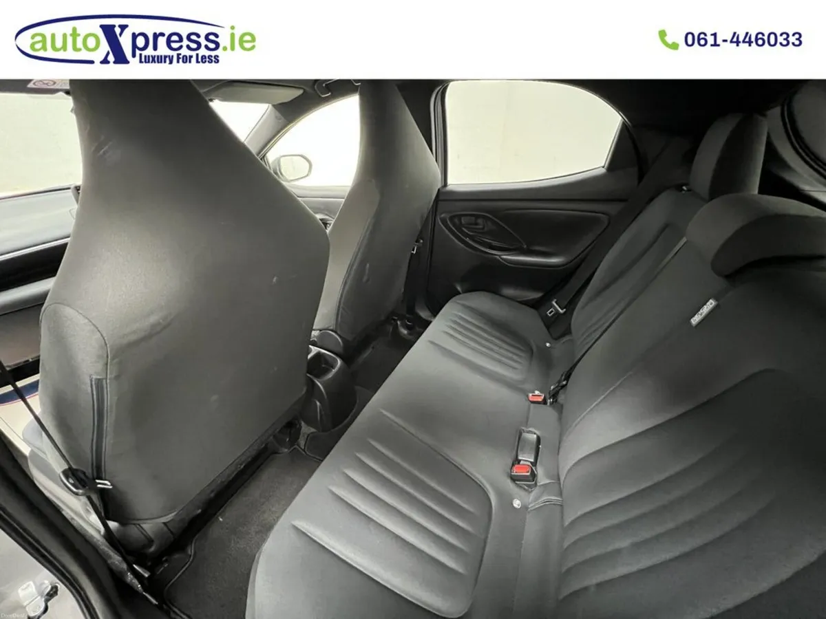 Toyota Yaris 1.5 HYBRID X Automatic, Reversing cam - Image 4