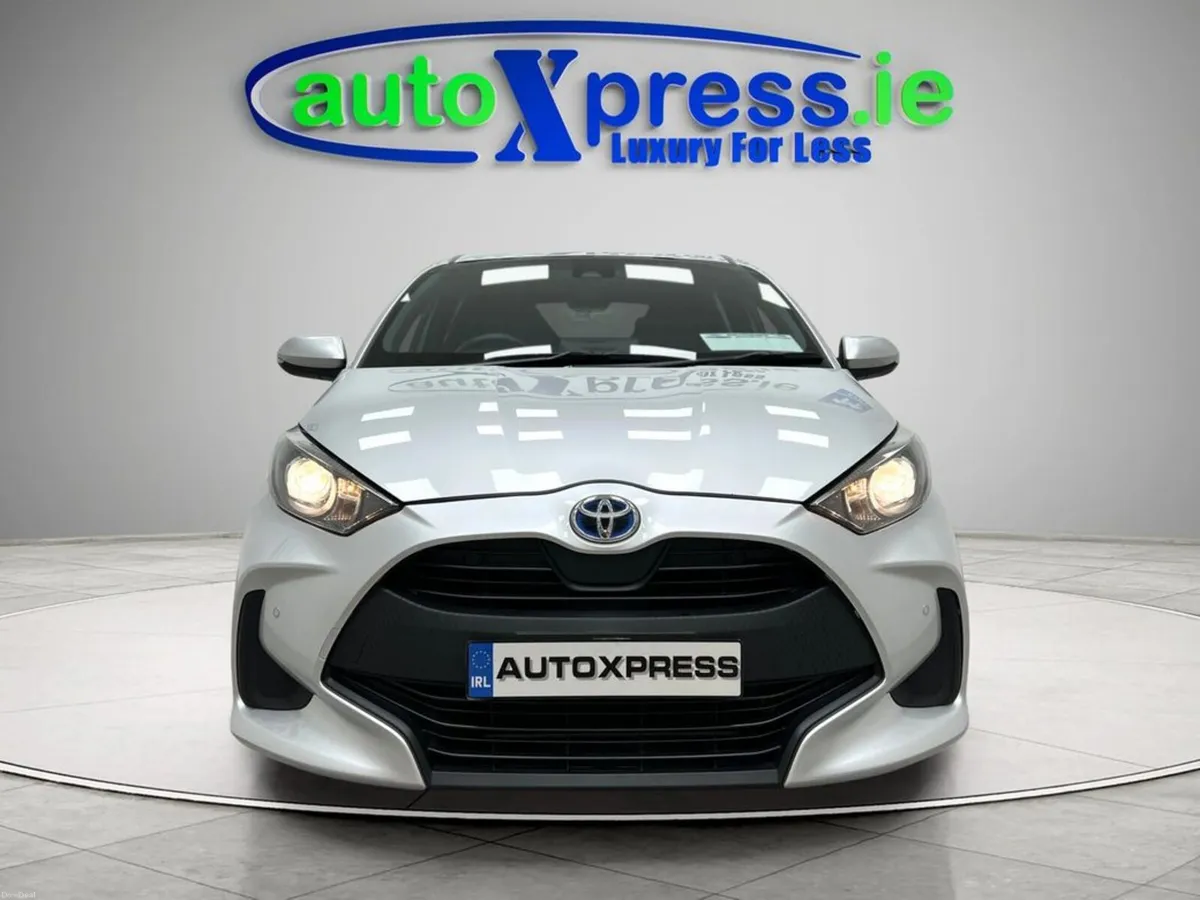 Toyota Yaris 1.5 HYBRID X Automatic, Reversing cam - Image 3
