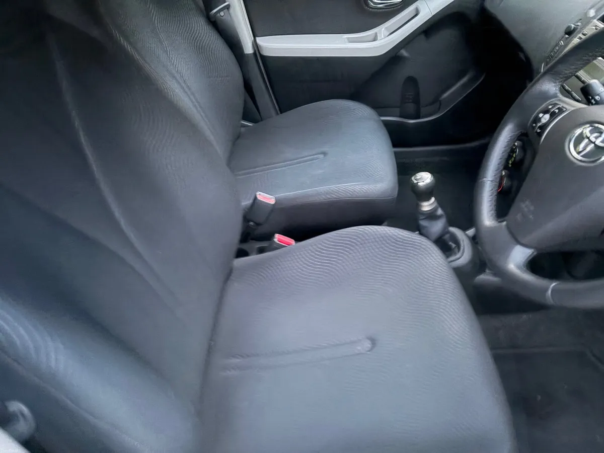 2010 Toyota Yaris 2010 - Image 3