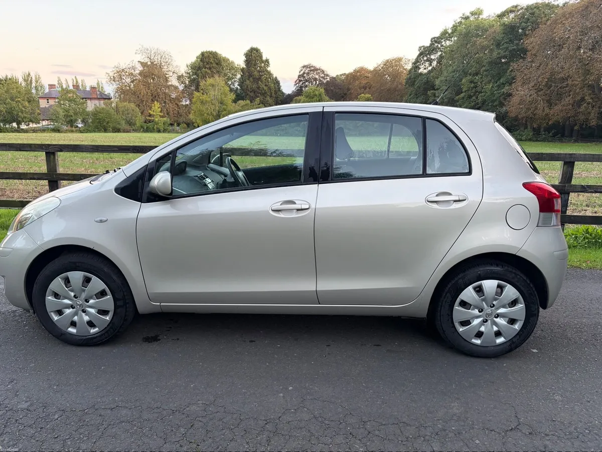 2010 Toyota Yaris 2010 - Image 6