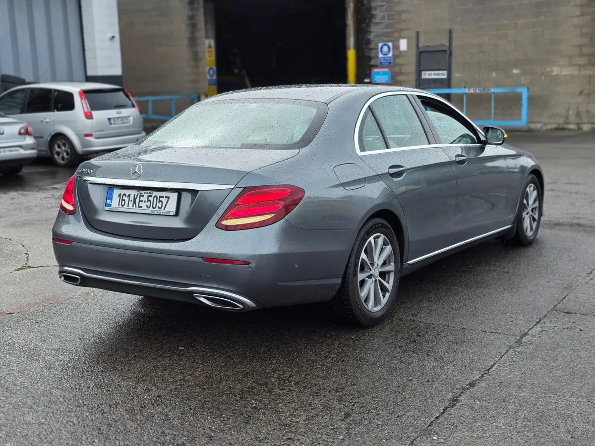 Mercedes E220d AVANTGRADE - Image 5