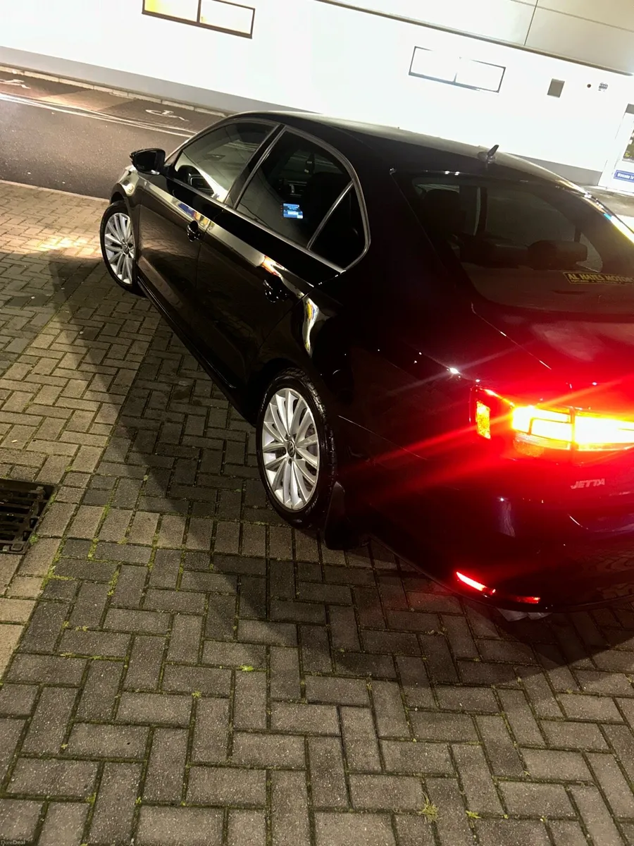 VW Jetta Highline 2.0 TDI - Image 3
