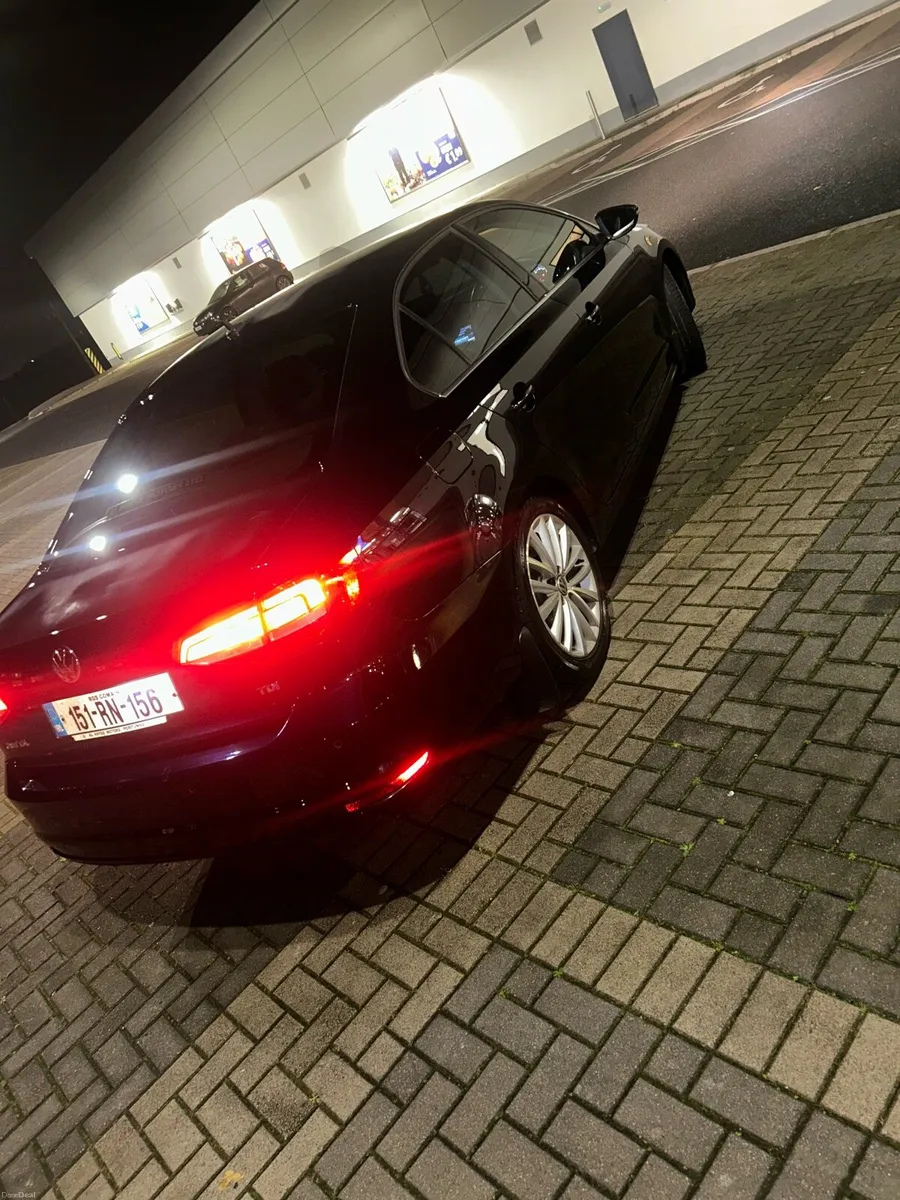 VW Jetta Highline 2.0 TDI - Image 4