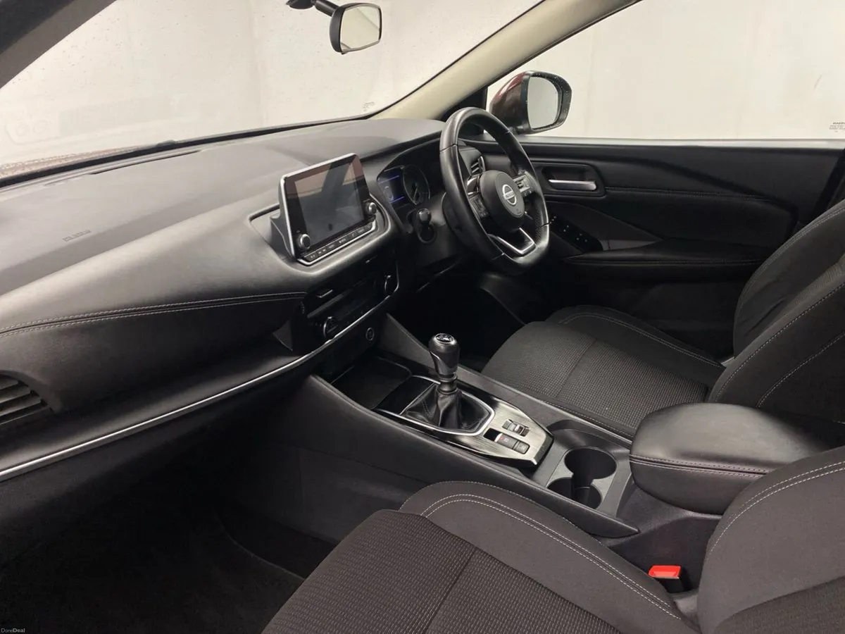 Nissan Qashqai 1.3 PET MILD HYBRID SV - Image 2