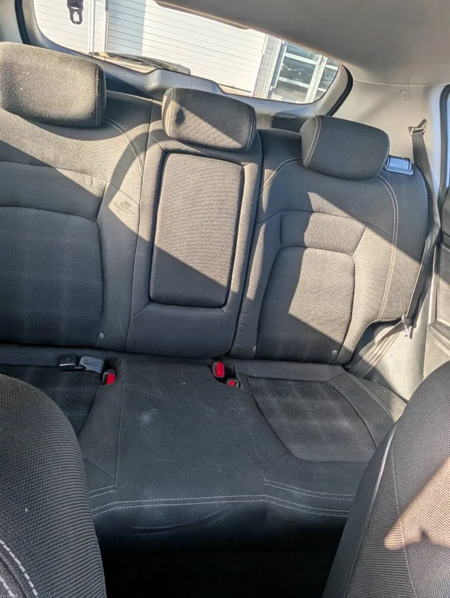 KIA SPORTAGE - Image 4