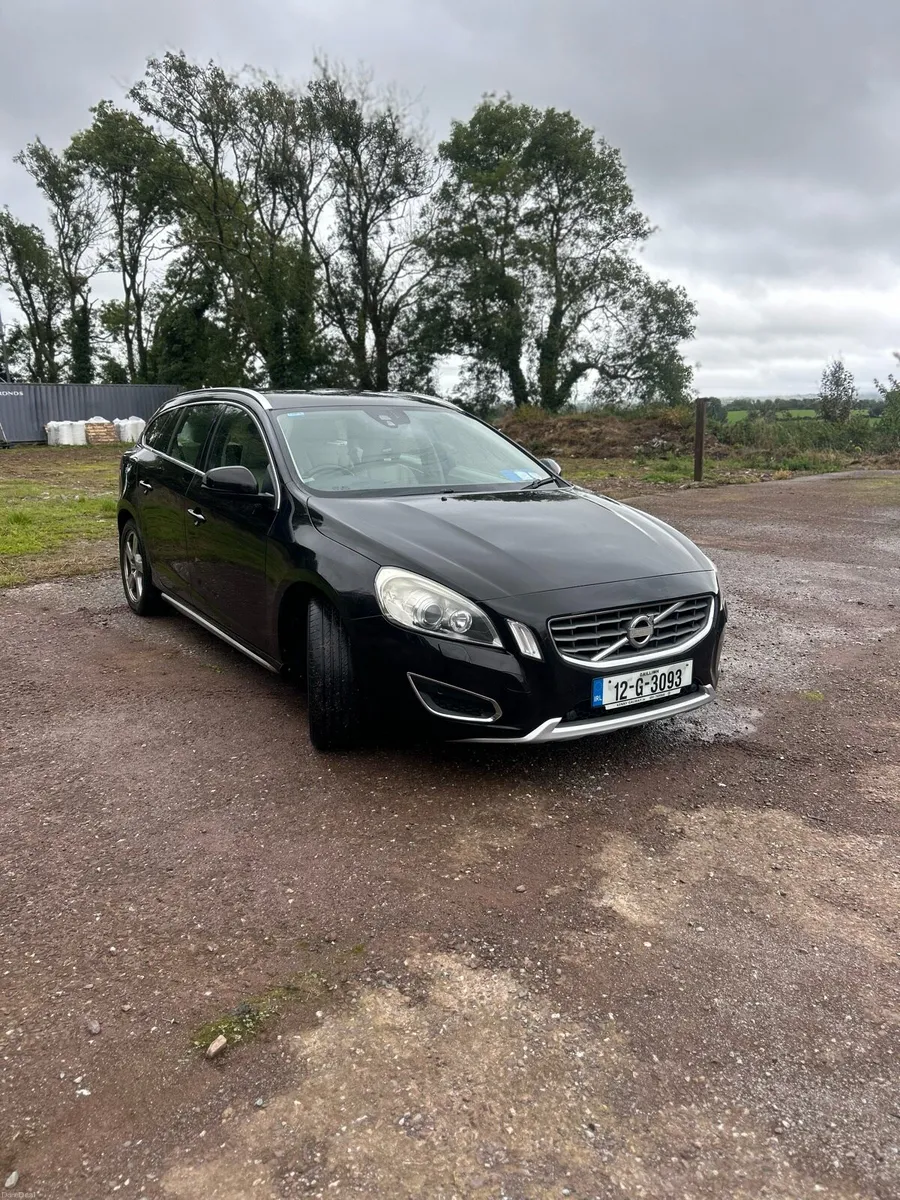 Volvo V60 D5 AUTOMATIC - Image 2