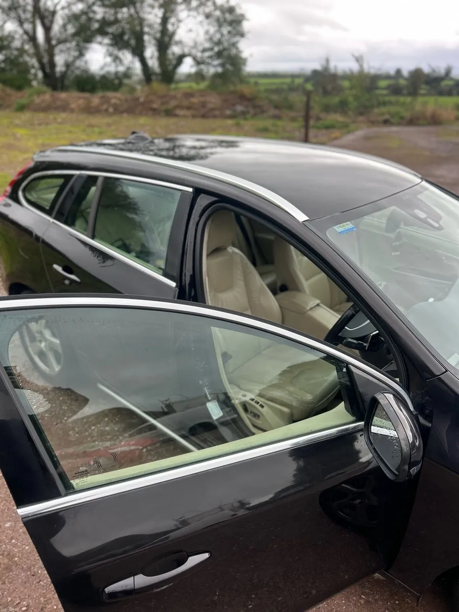 Volvo V60 D5 AUTOMATIC - Image 4