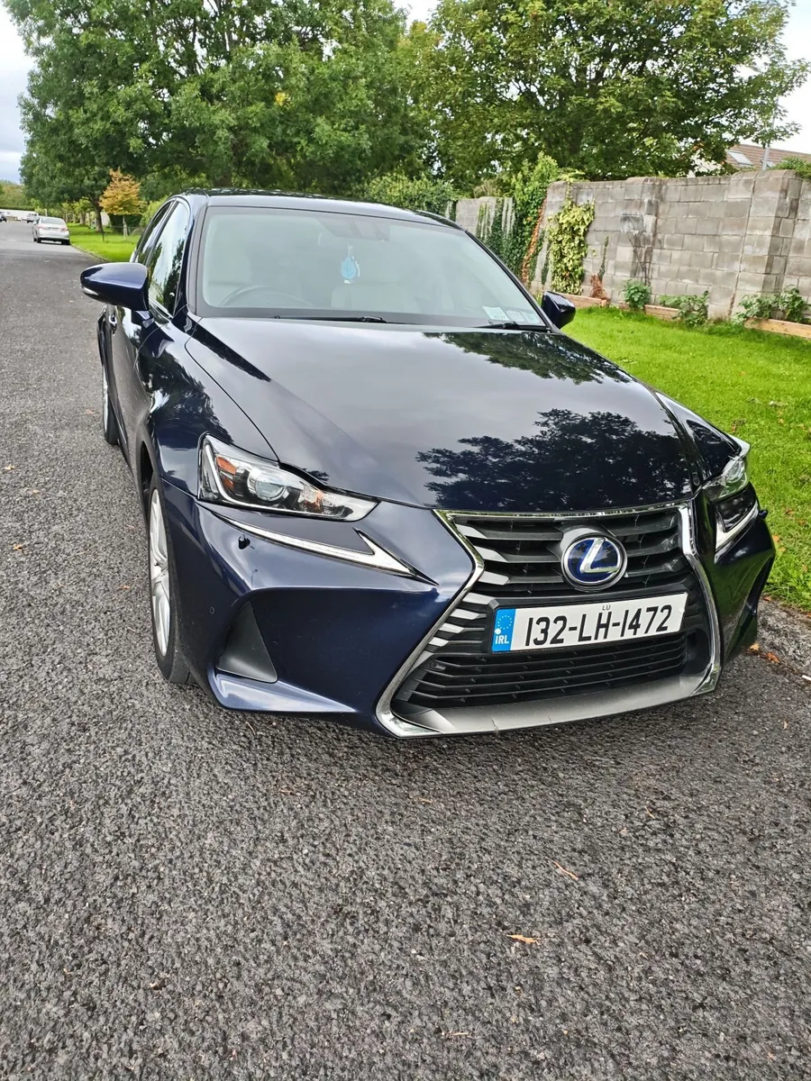 Lexus IS 300h 2013 - Image 1