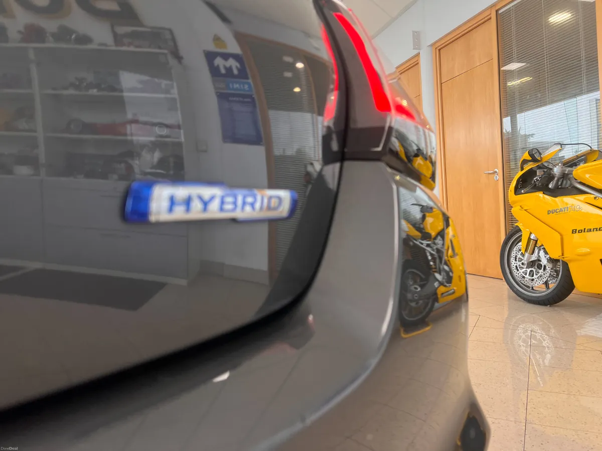 13,000 Kms HYBRID Manual Nice High Spec As New Rem - Image 6