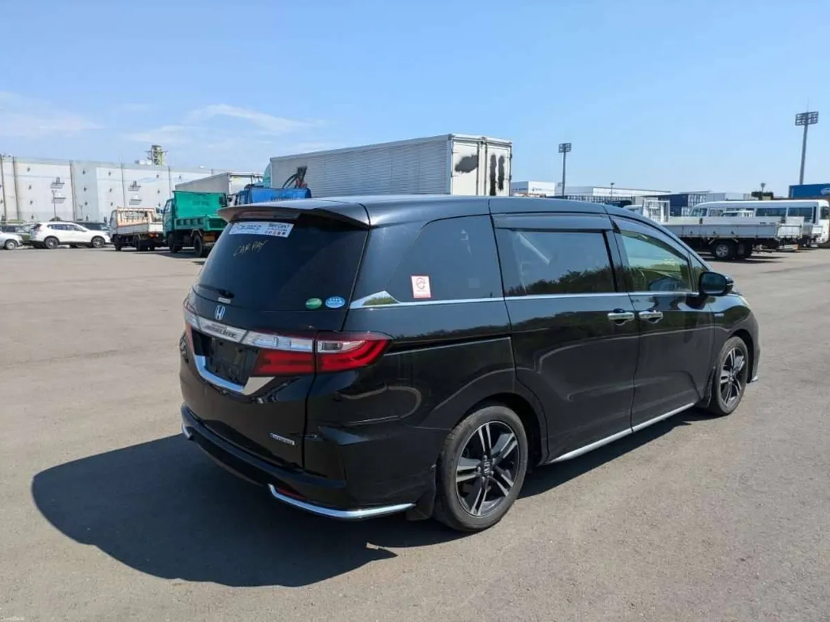 Honda Odyssey Absolute 2016 - Image 2