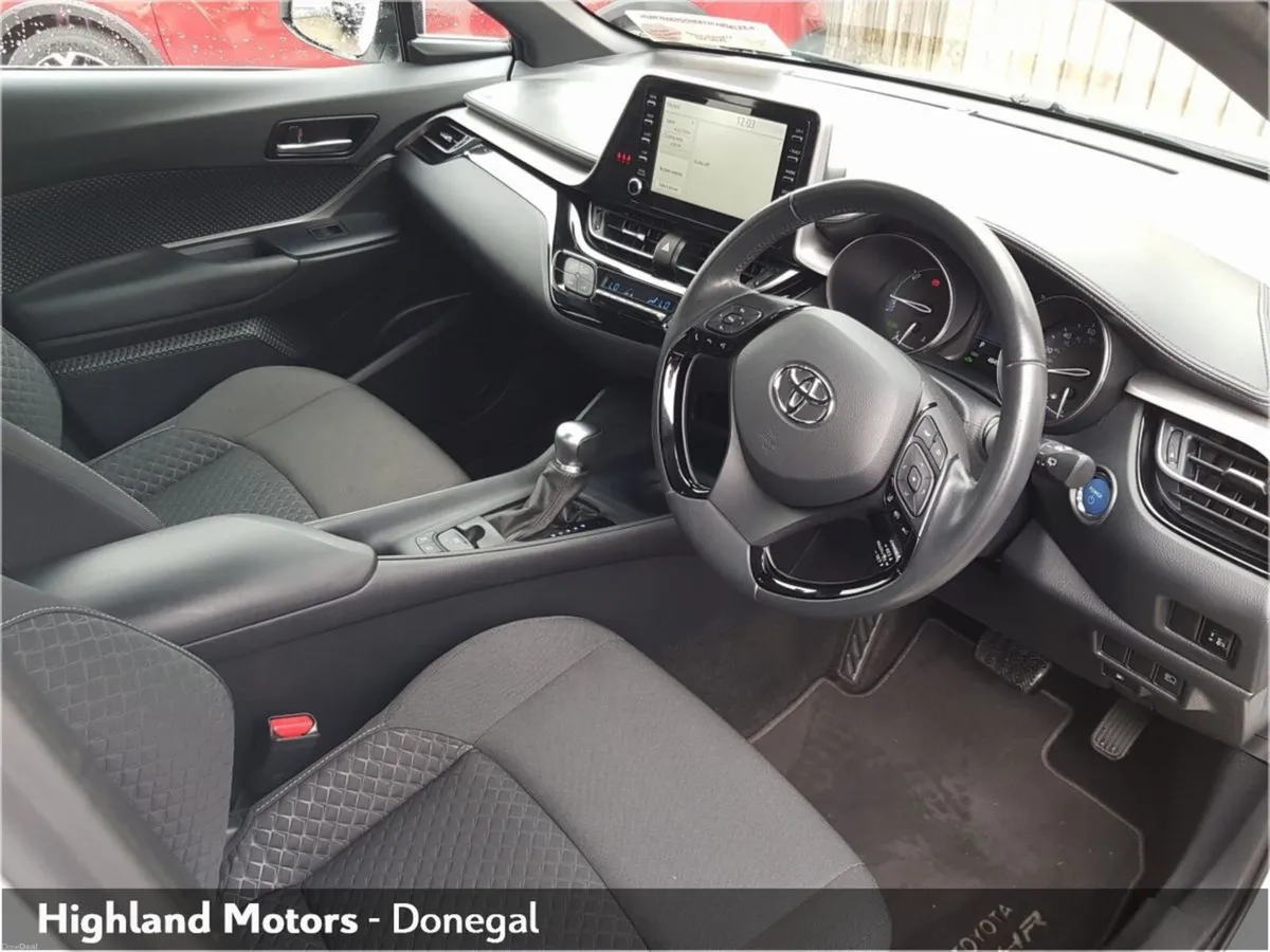 Toyota C-HR 1.8 HYBRID ICON 120Bhp - Image 6