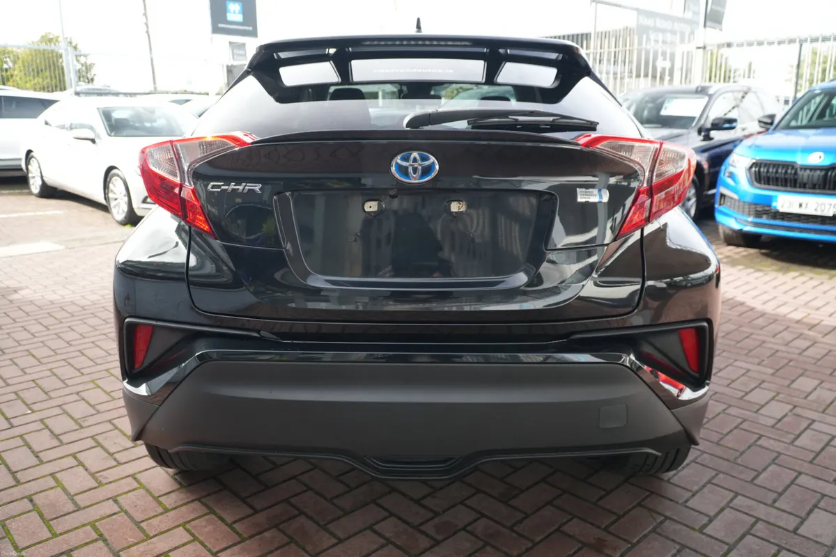 2017 TOYOTA C-HR PETROL HYBRID SYNERGY DRIVE - Image 5