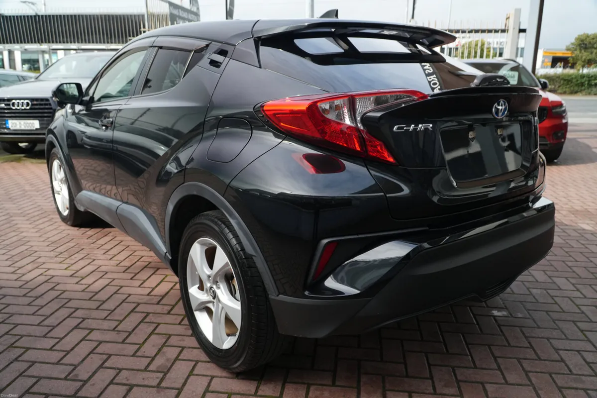 2017 TOYOTA C-HR PETROL HYBRID SYNERGY DRIVE - Image 6