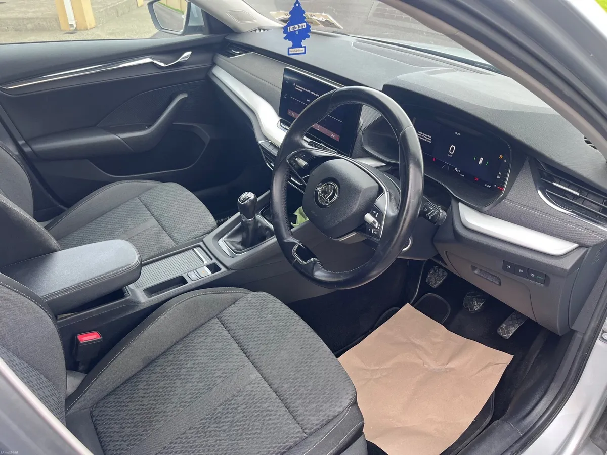 212 Skoda Octavia - Image 6