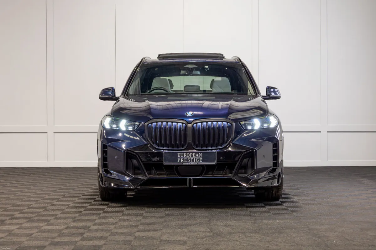 2025 BMW X5 X-Drive 50e M-Sport *Pan Roof - Image 2