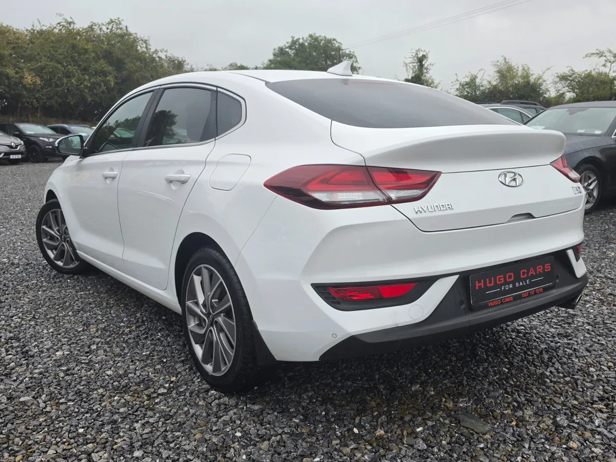 182 Hyundai i30 Fastback/FSH/High spec/Warranty - Image 2