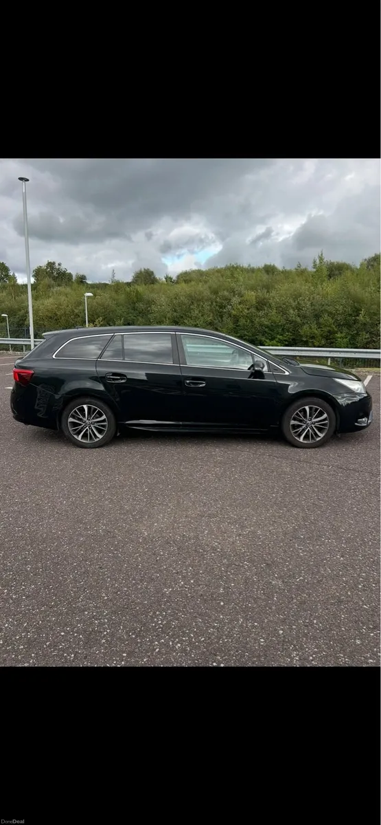 Toyota Avensis Touring - Image 2