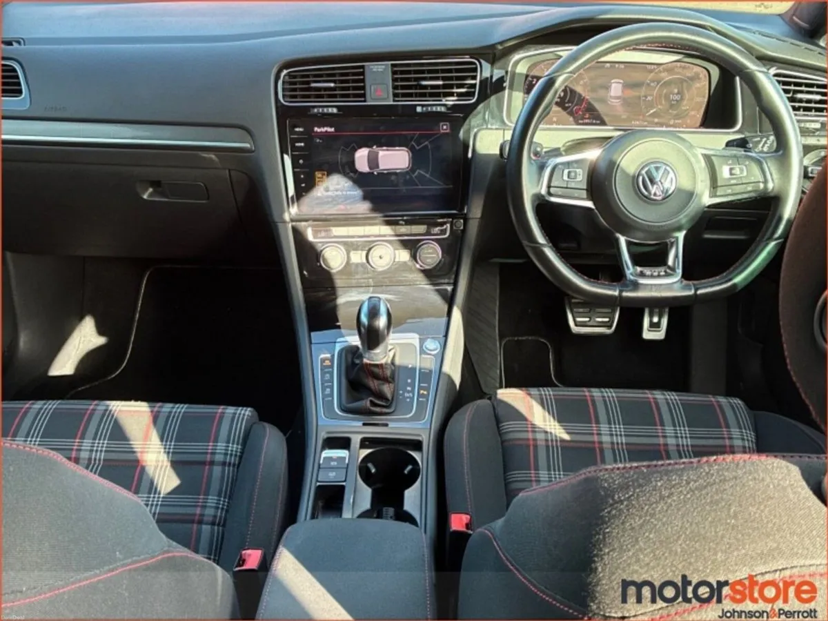 Volkswagen Golf 2.0 TSI GTi Performance DSG with M - Image 4