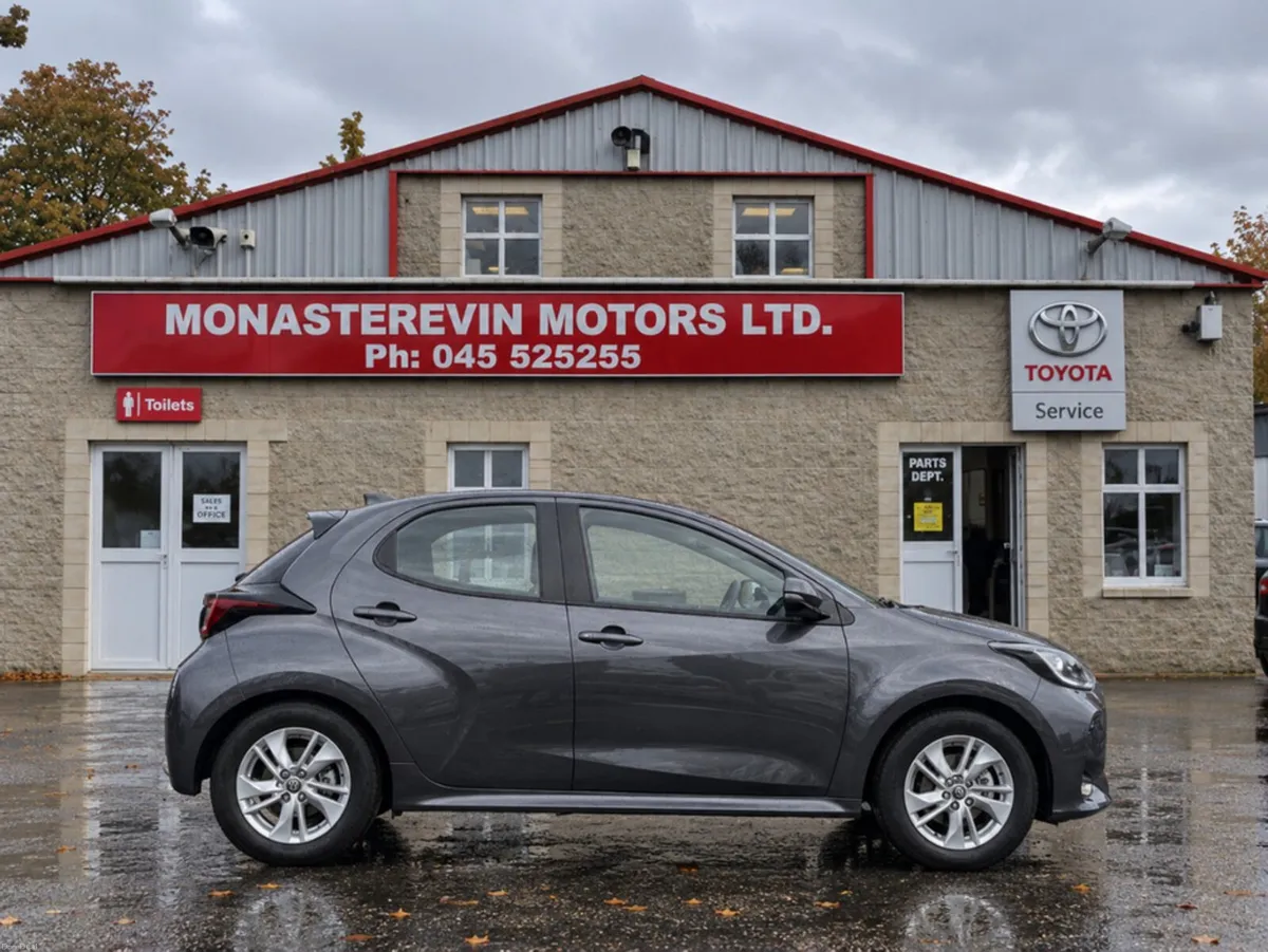 Toyota Yaris *ORIGINAL IRISH CAR*   HEV LUNA 4DR A - Image 3